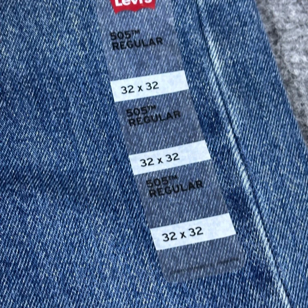 Levi's 505 Regular Fit Straight Leg Jeans Medium Wash Blue Denim 32x32 NWT